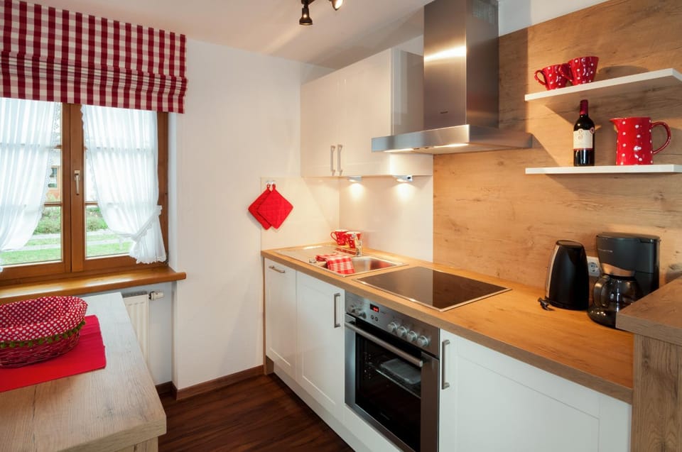 Kitchen or kitchenette, Breakfast, oven, stove