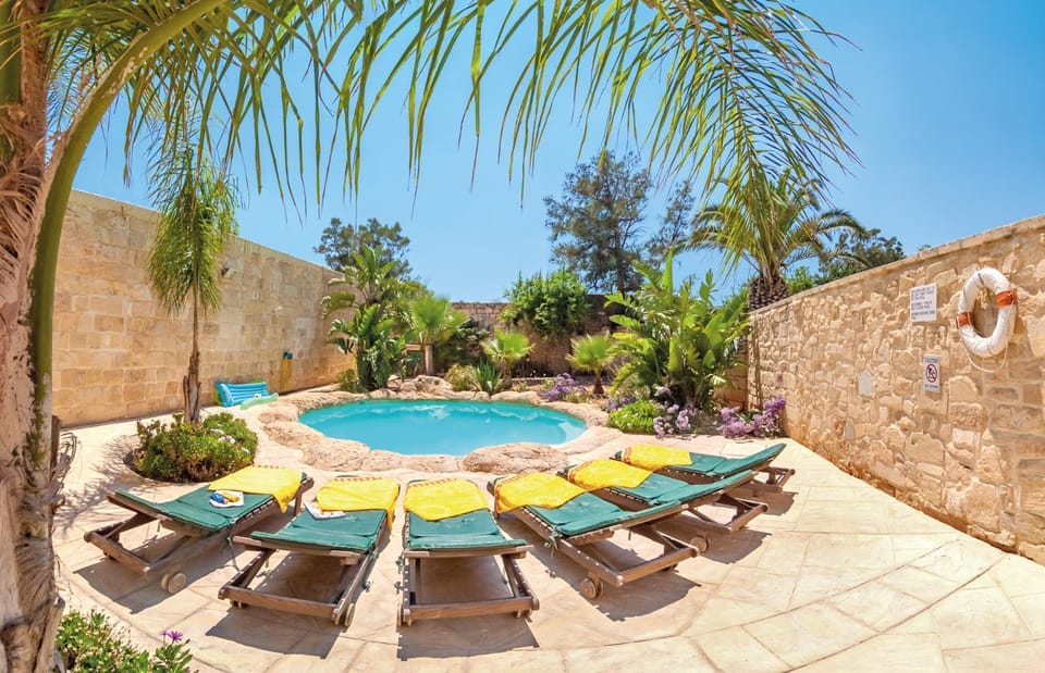 Garden view, Swimming pool, sunbed