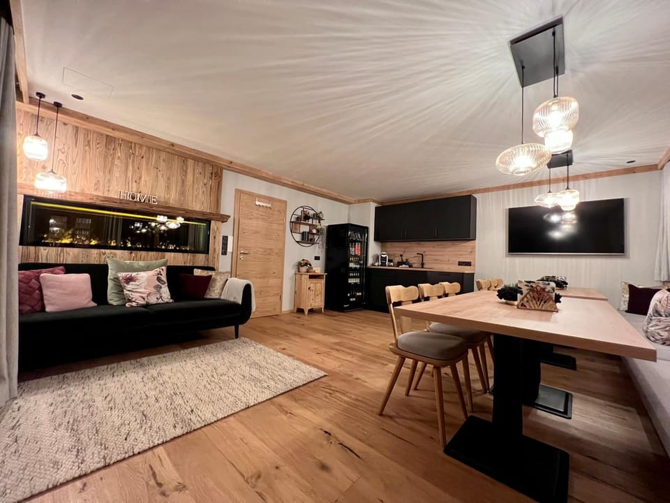 Communal lounge/ TV room, Food and drinks, oven