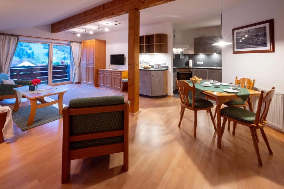 Living room, Dining area, kitchen