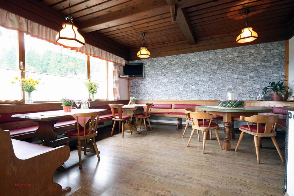 Restaurant/places to eat, Seating area