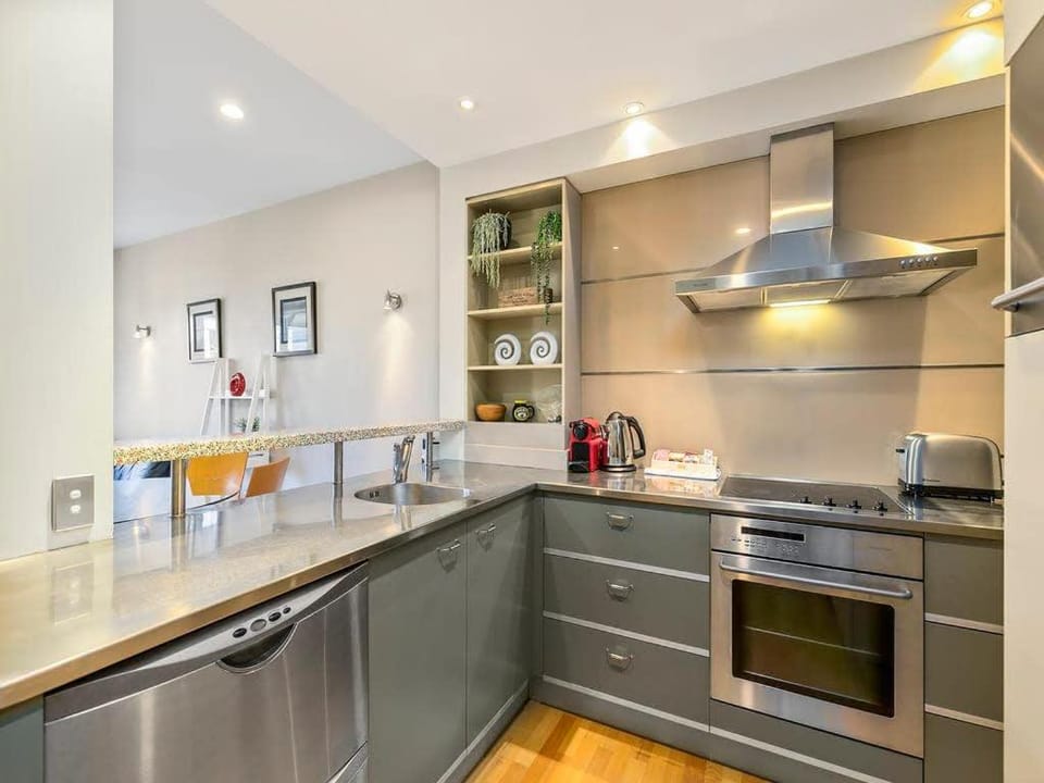 Enormous CBD 1BR Unit with Parking by Zodiak Stays Apartment in Auckland