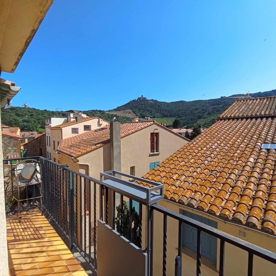 View (from property/room), Balcony/Terrace, City view, Landmark view, Mountain view
