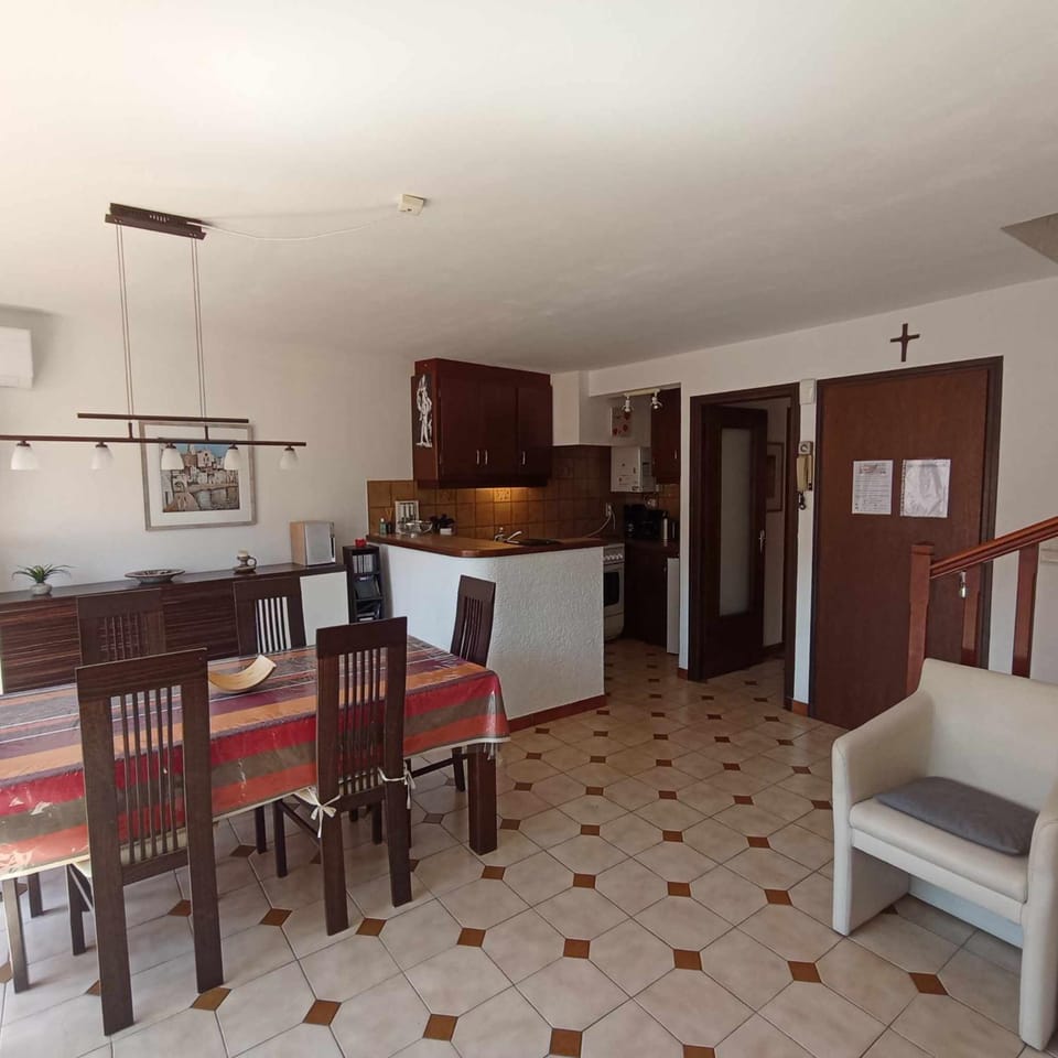 Kitchen or kitchenette, Dining area, kitchen