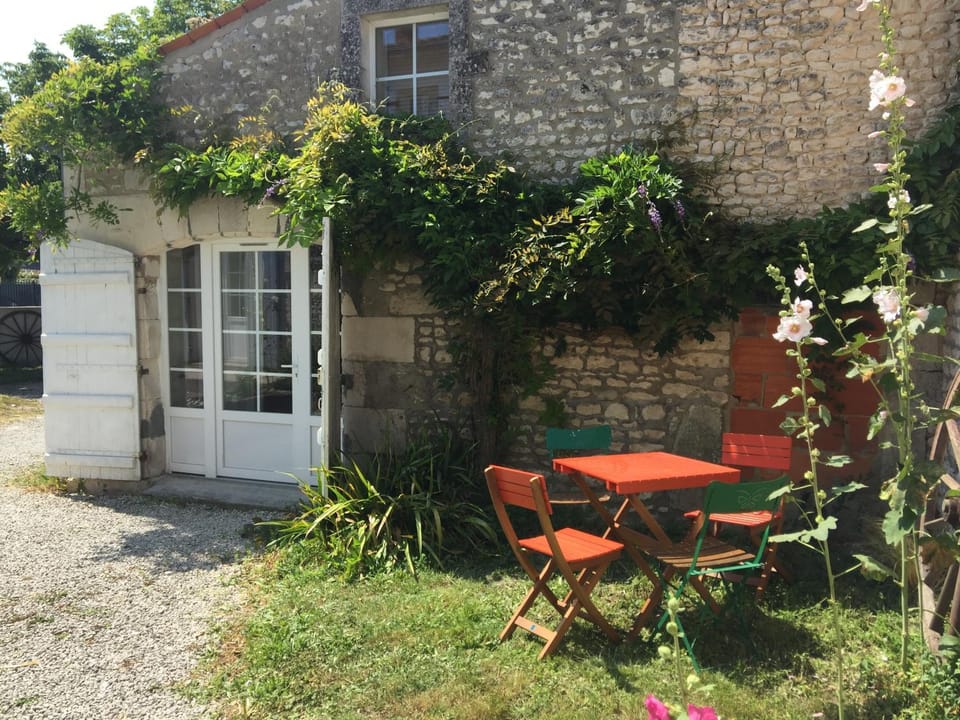 Patio, Facade/entrance