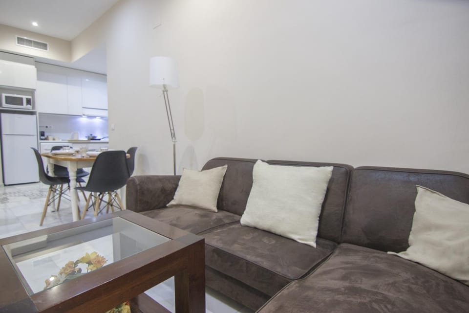 Kitchen or kitchenette, Living room, Seating area, Dining area, air conditioner