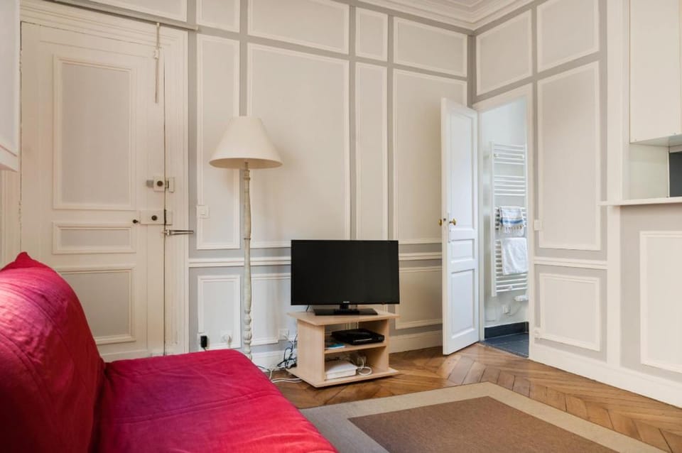 Place Hoche Apartment in Versailles