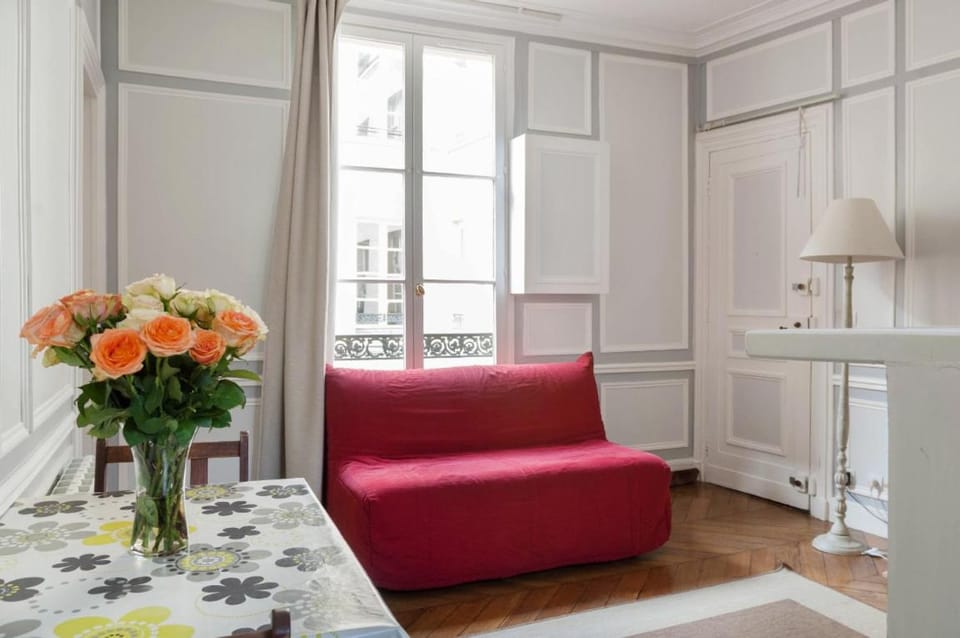 Place Hoche Apartment in Versailles