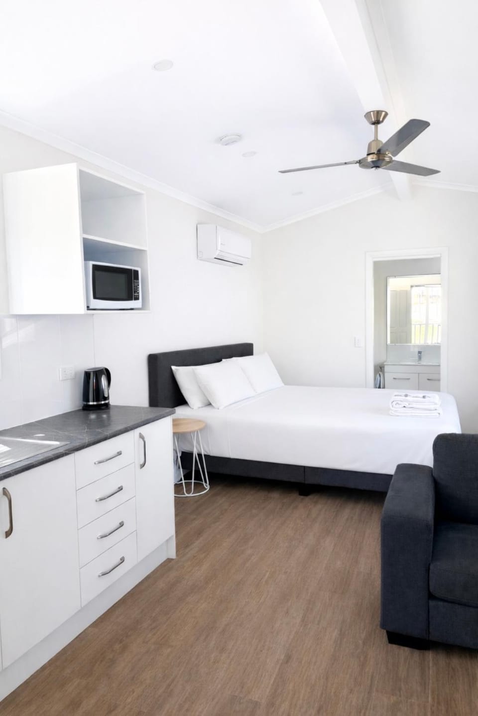 Batemans Bay Holiday Park & Hostel Campground/ 
RV Resort in Batemans Bay