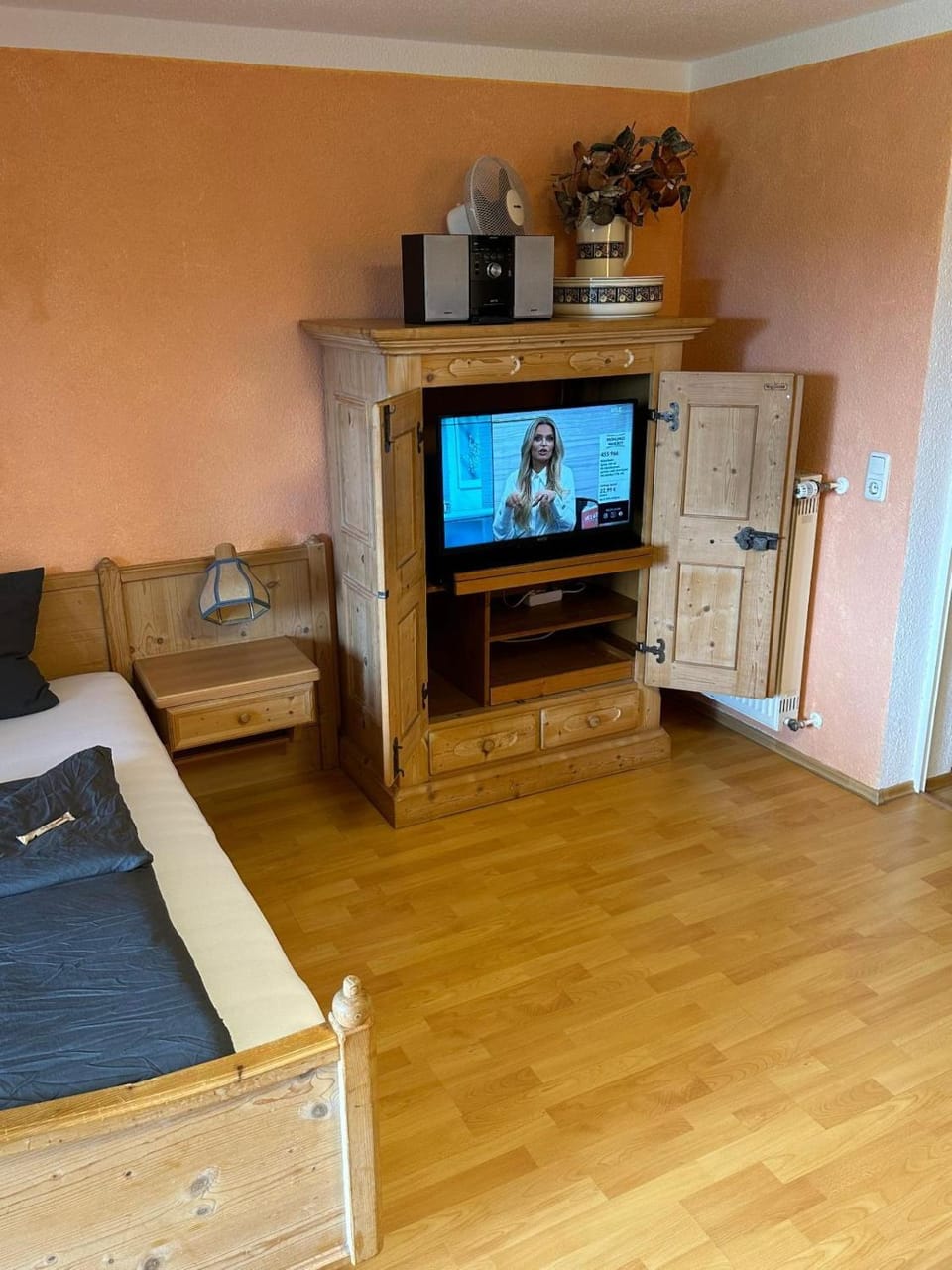 TV and multimedia, Photo of the whole room