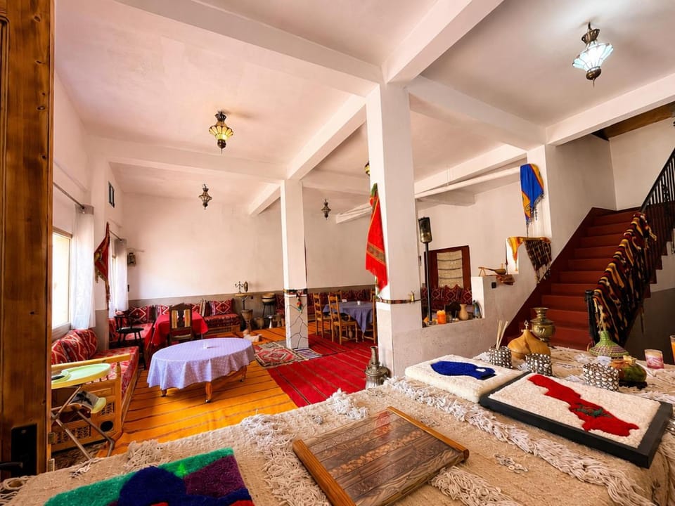 Living room, Seating area, Dining area, Evening entertainment