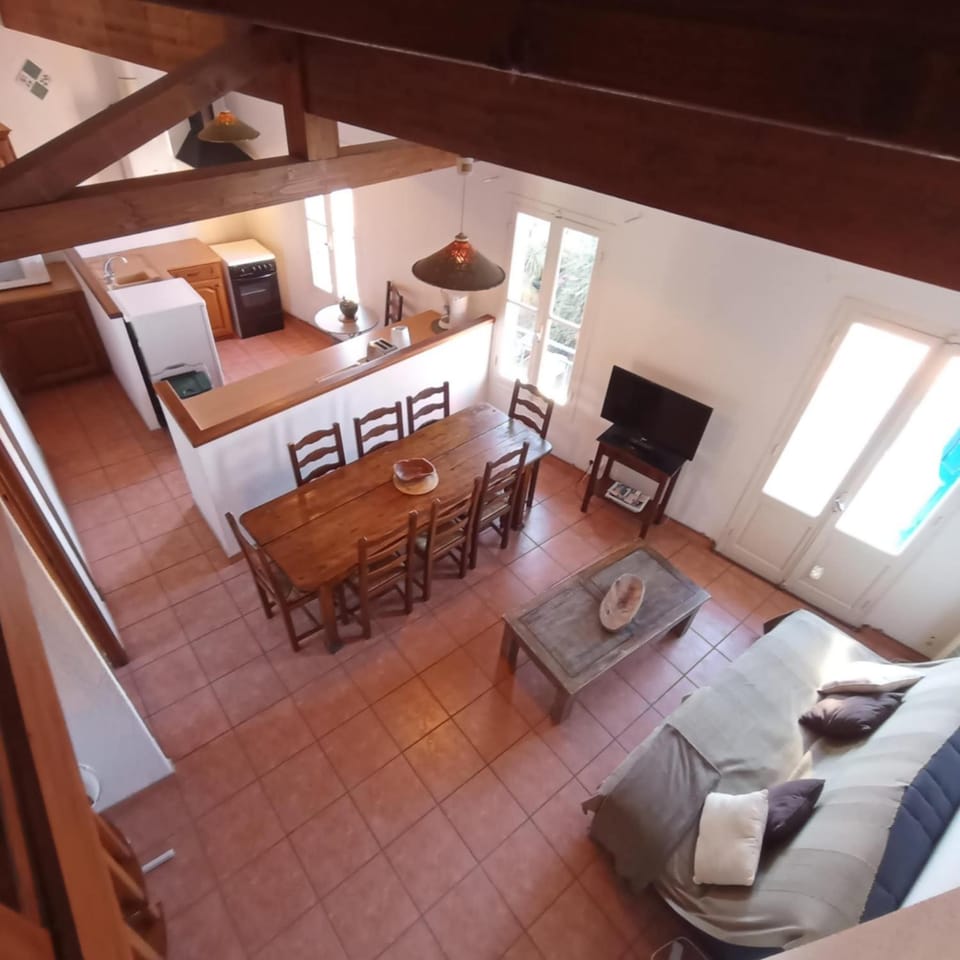 TV and multimedia, Kitchen or kitchenette, Living room, Dining area