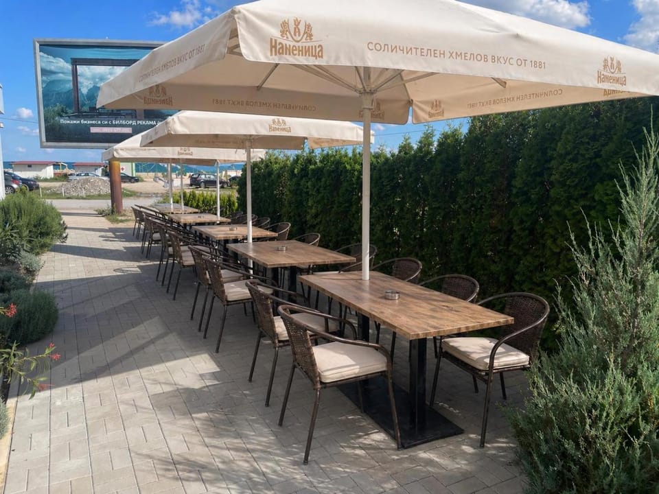 Patio, Restaurant/places to eat, Day, Garden, Garden, On site, Garden view