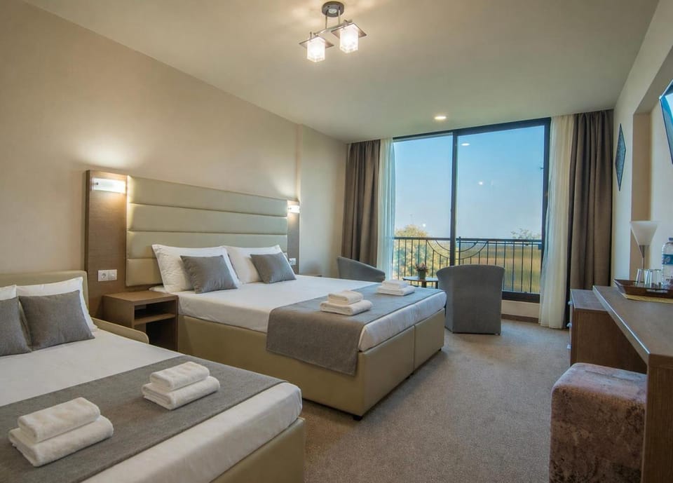 Bed, View (from property/room), Balcony/Terrace, Seating area, Bedroom, towels