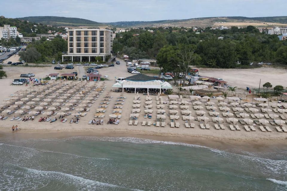 Day, Bird's eye view, Beach, Sea view, Location, sunbed