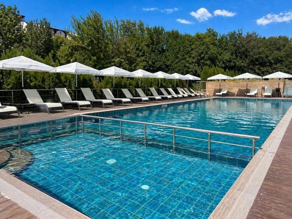 Day, Pool view, Swimming pool, Swimming pool, sunbed