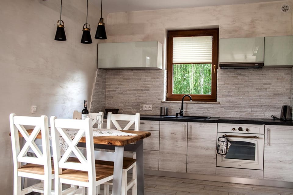Kitchen or kitchenette, Dining area, dishwasher