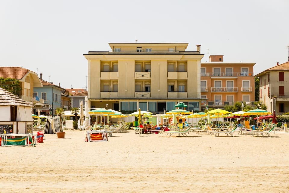 Property building, Balcony/Terrace, Beach