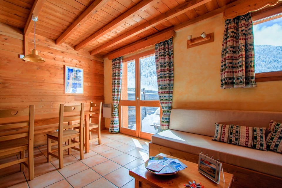 Le Gouroùn Hameau des Chazals Nevache Hautes Alpes Chalet in Piedmont