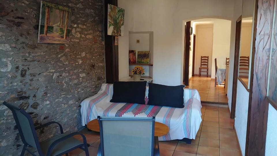 Bed, Living room