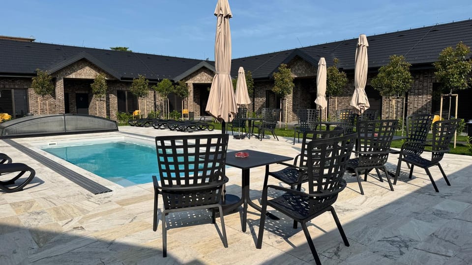 Property building, Day, Pool view, Swimming pool, sunbed