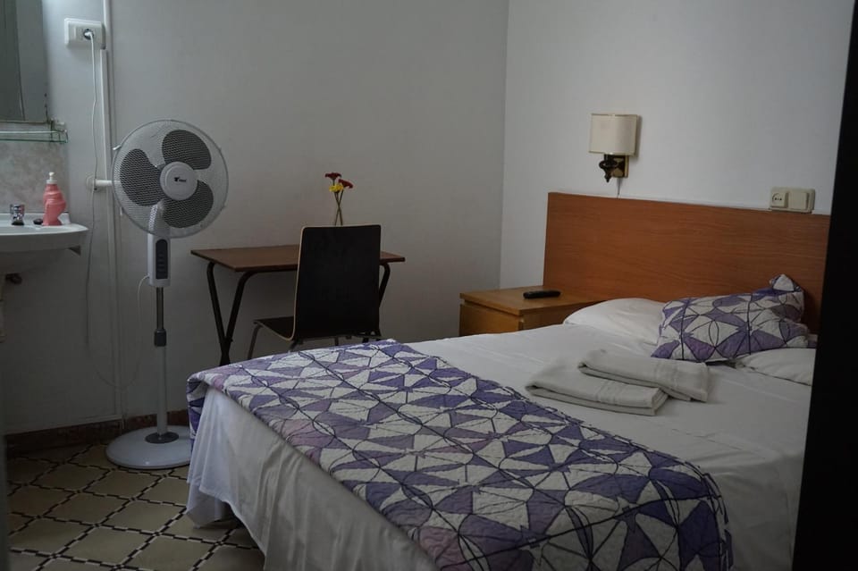 Hostal Sant Carlo Bed and Breakfast in Barcelona