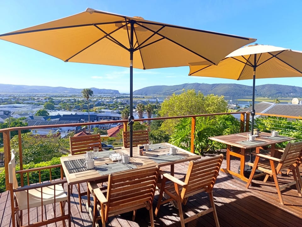 Patio, Restaurant/places to eat, Balcony/Terrace, Lake view, Sea view