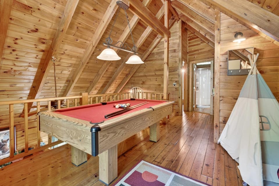 26 Bearfoot Landing Cabin Cabin in Gatlinburg