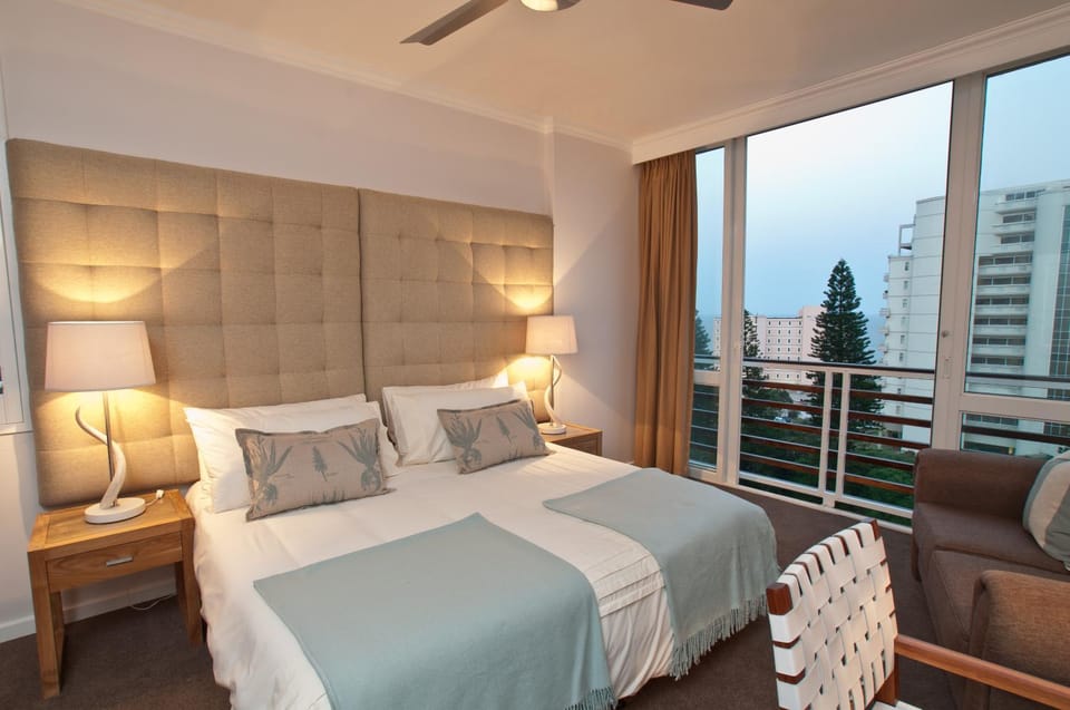 Bedroom, City view
