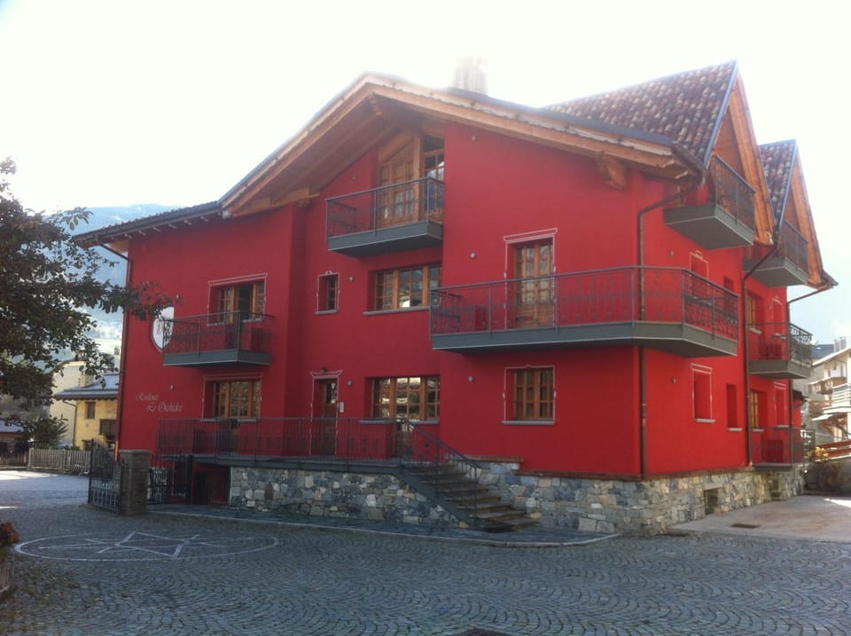 Facade/entrance