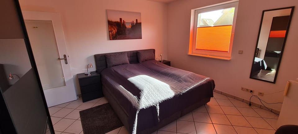 Photo of the whole room, Bedroom