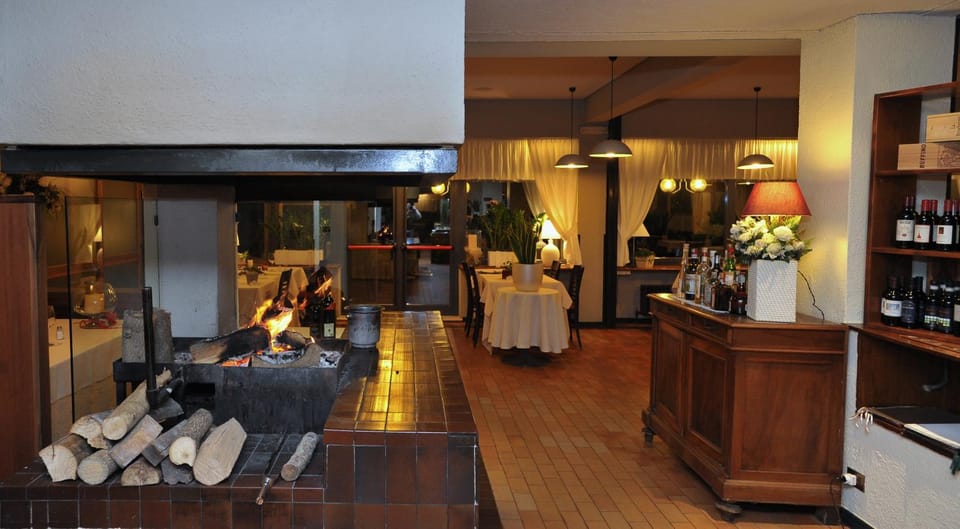 Restaurant/places to eat, Night, Winter, Dining area