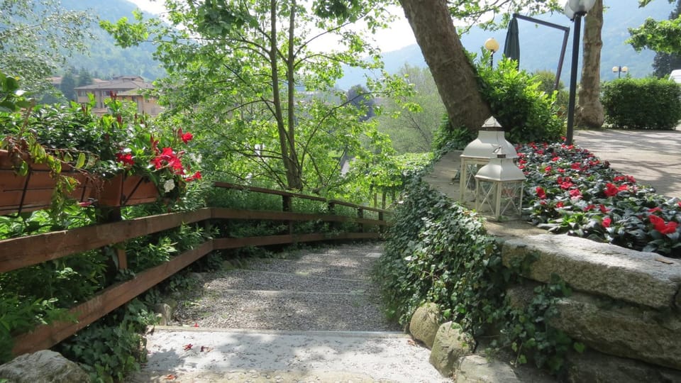 Facade/entrance, Spring