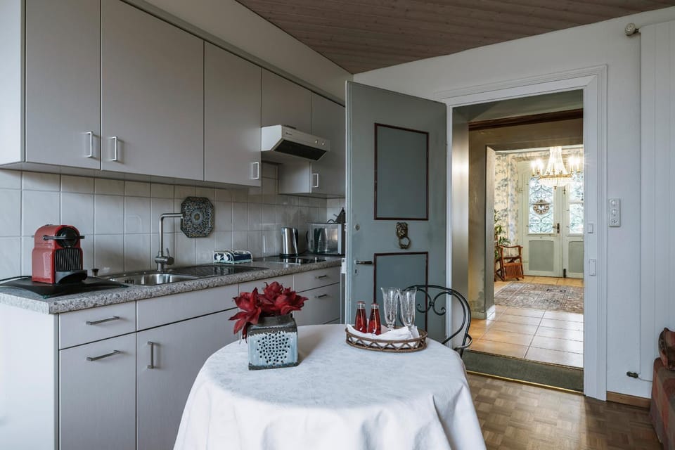 Coffee/tea facilities, Kitchen or kitchenette, Dining area