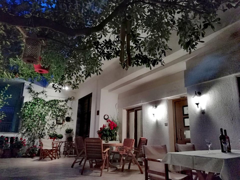 Evripidis – Katerina Rooms –Β Apartment hotel in Decentralized Administration of Macedonia and Thrace