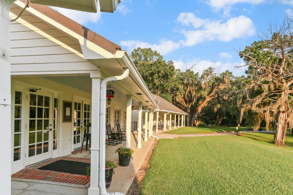 Greenwood Plantation B&B Inn Bed and Breakfast in Mississippi