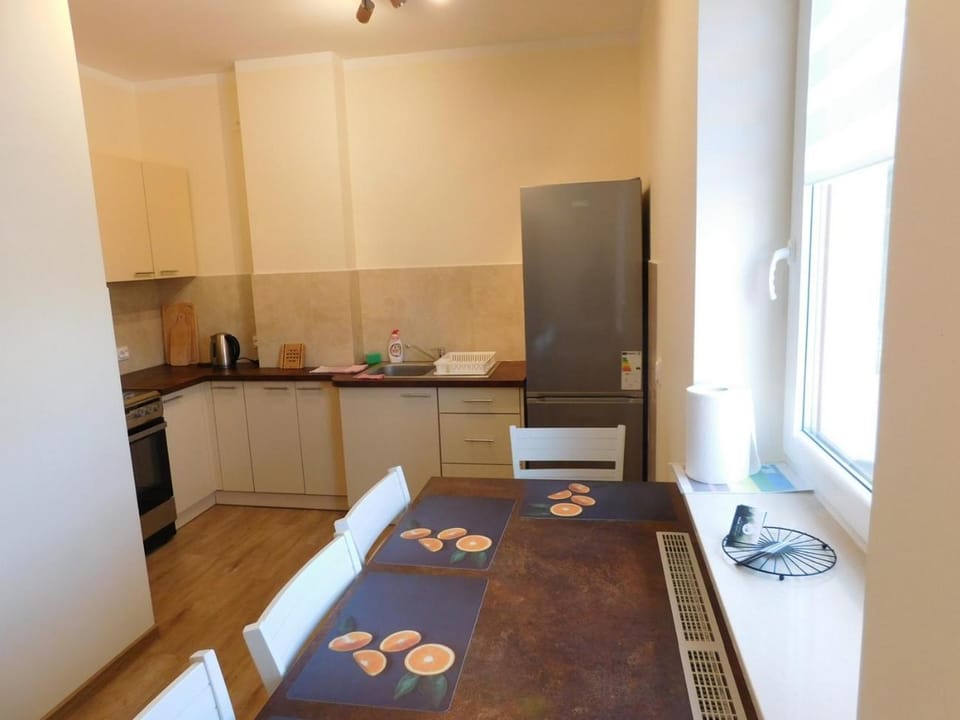 Kitchen or kitchenette, oven, pet friendly, stove