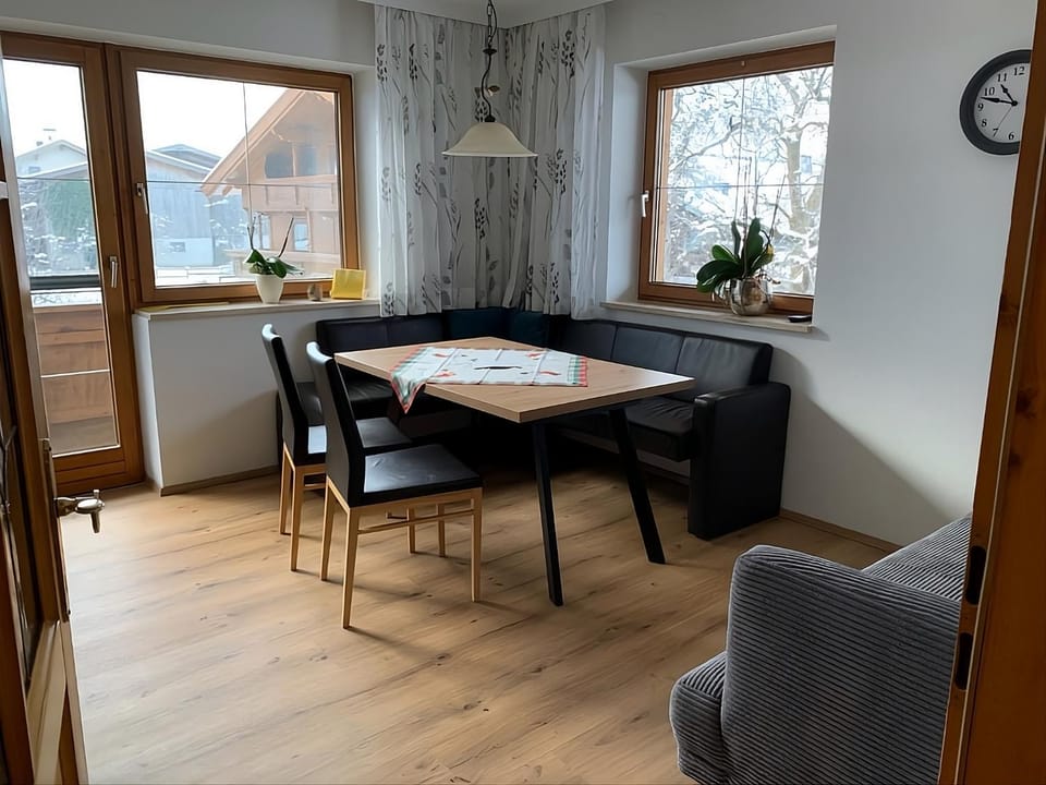 Balcony/Terrace, Balcony/Terrace, Seating area, Dining area, Mountain view, Mountain view, kitchen