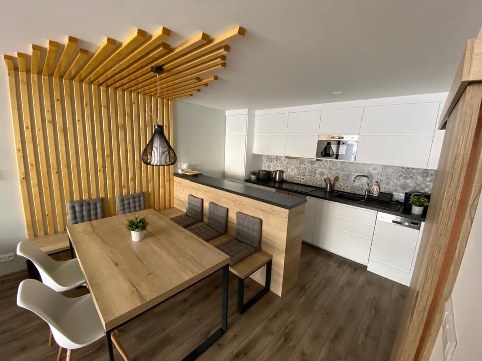 Kitchen or kitchenette, Dining area, Communal kitchen