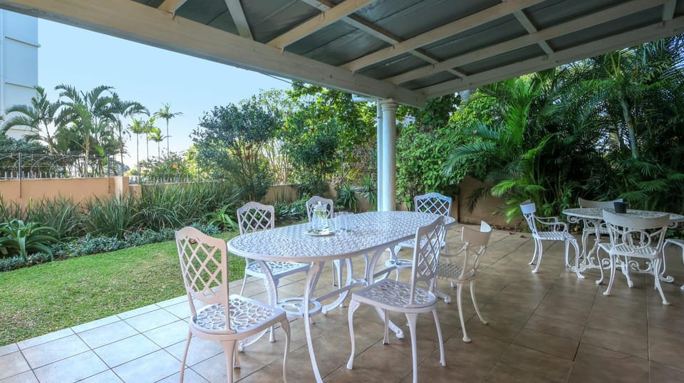 Patio, Day, Garden, Seating area