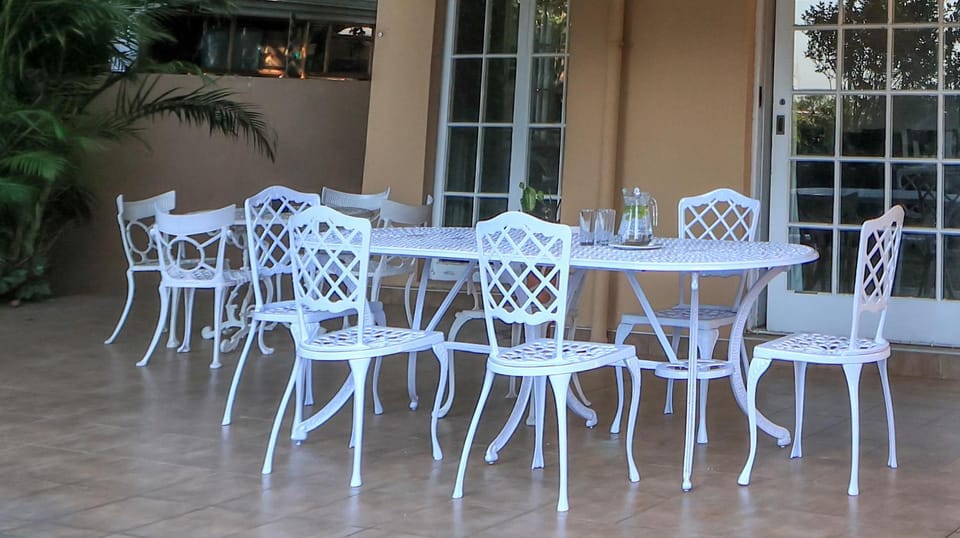 Patio, Day, Garden, Seating area