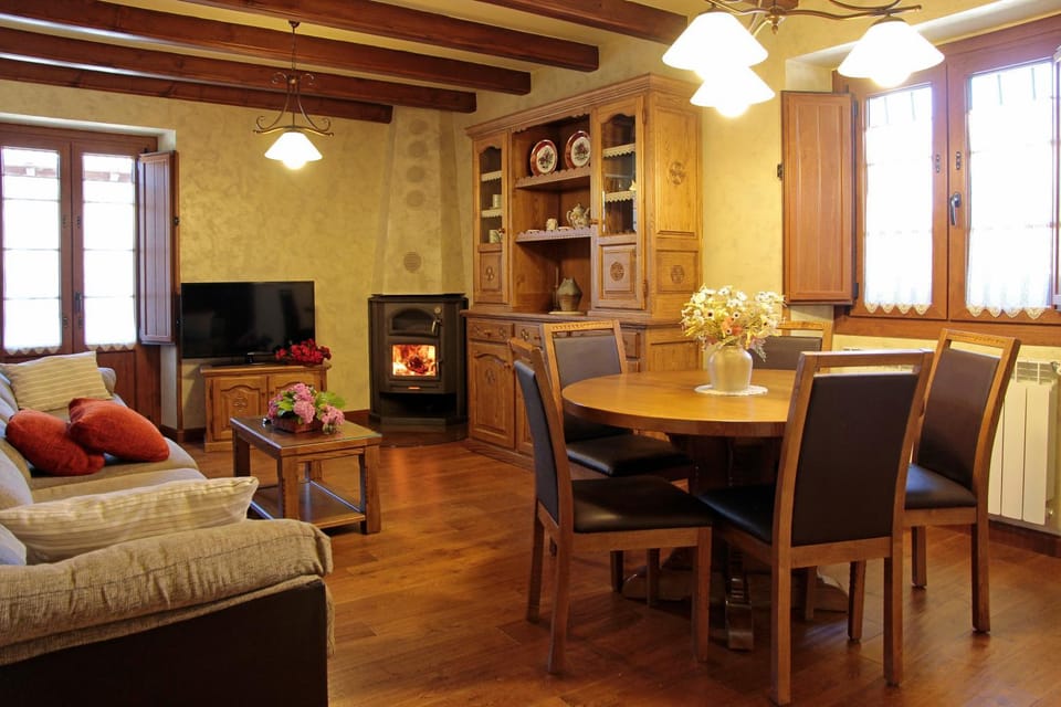 TV and multimedia, Living room, Dining area, flat iron