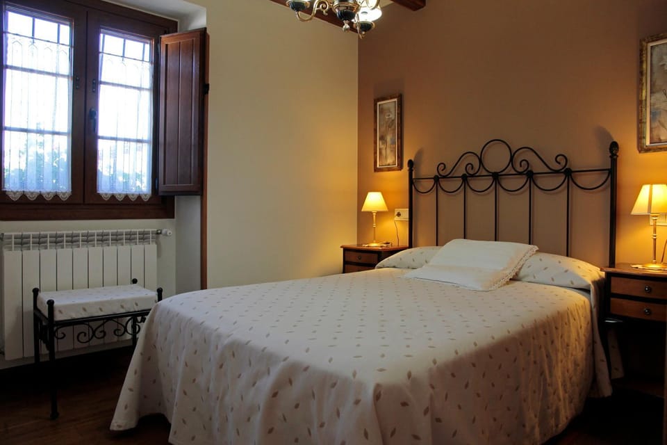 Bed, Photo of the whole room, Bedroom, internet
