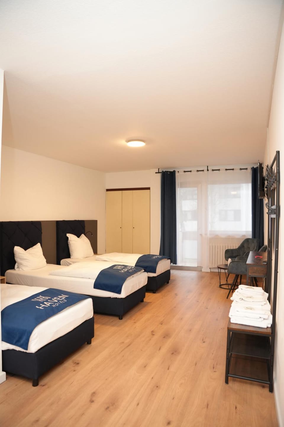 TV and multimedia, Photo of the whole room, Bedroom