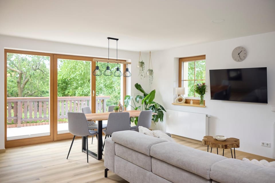 TV and multimedia, Living room, Dining area, Garden view