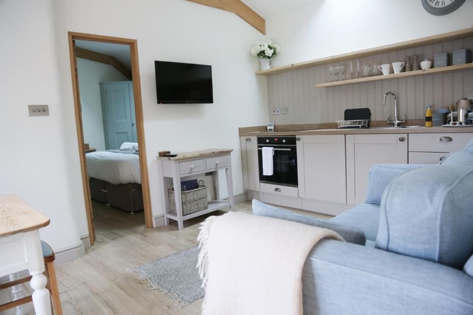 BARLEY - cosy stylish apartment - easy access to Bath and many nearby attractions Apartment in England