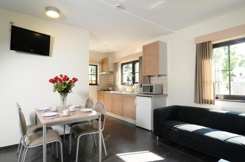 Property building, Nearby landmark, Restaurant/places to eat, Spring, Day, Night, People, People, People, Neighbourhood, Natural landscape, Winter, Summer, Children play ground, Darts, Fishing, Game Room, Table tennis, TV and multimedia, Balcony/Terrace, Kitchen or kitchenette, Living room, Photo of the whole room, Seating area, Dining area, Autumn, On site, Guests, Guests, Guests, Lake view, Lake view, Area and facilities, children, children, children, young children, young children, young children, older children, older children, older children, group of guests, group of guests, group of guests, Family, Family, Family