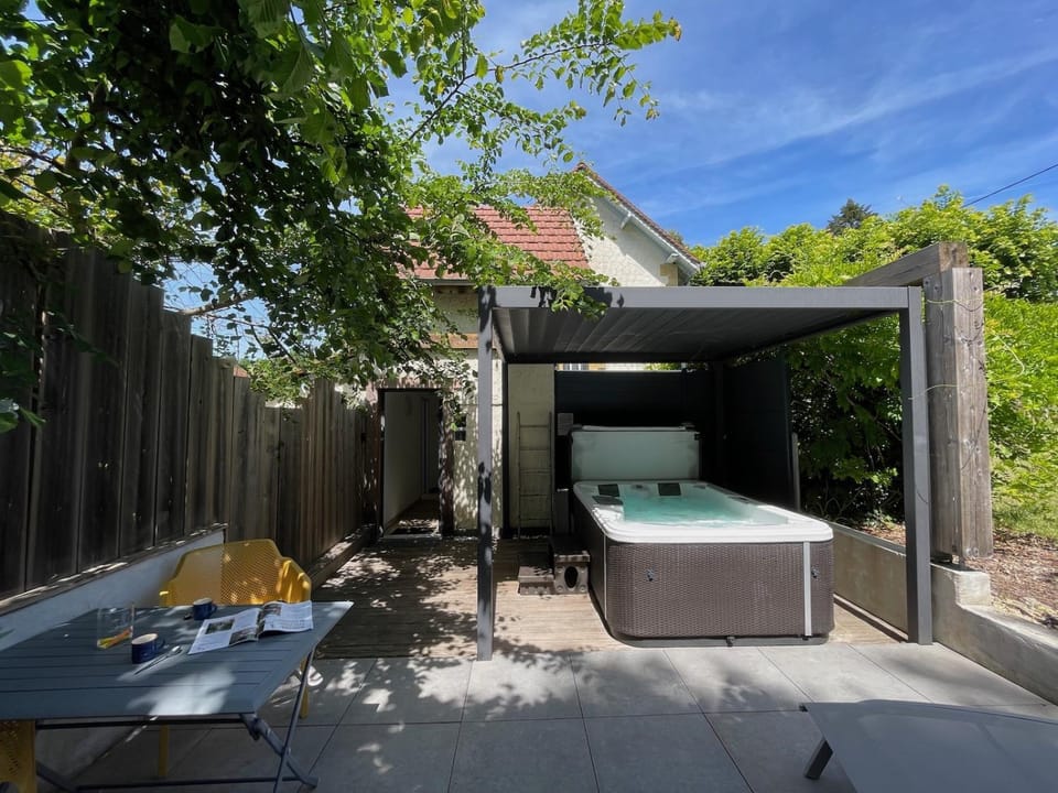 Patio, Hot Tub