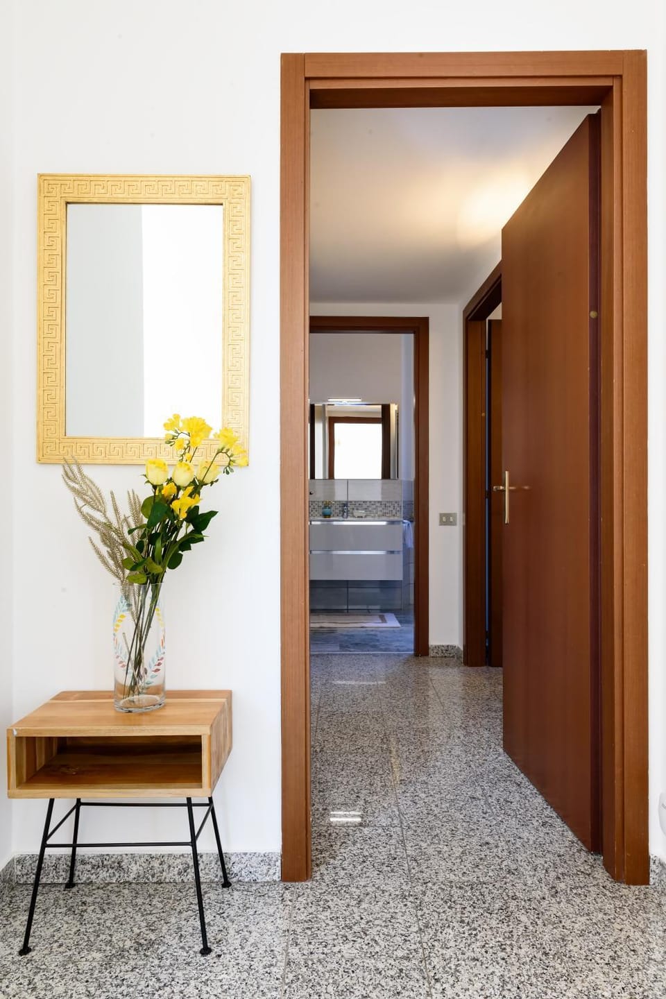 Lora Como Apartment, free private parking Apartment in Como