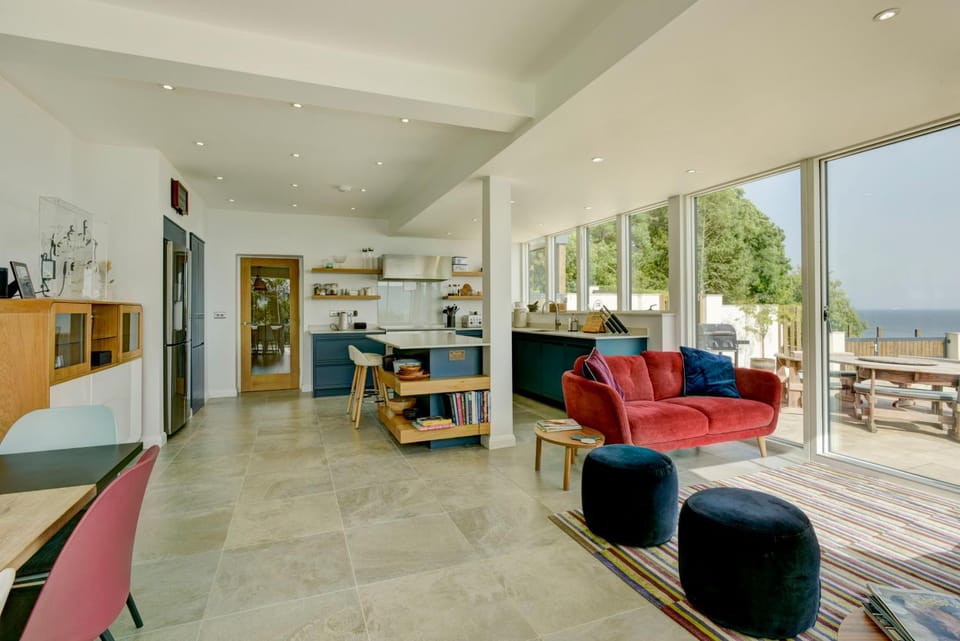 Kitchen or kitchenette, Seating area, Dining area